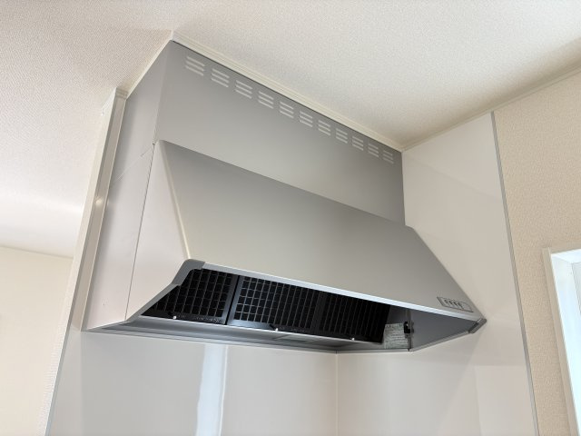 CRADLE GARDEN小倉南区若園第7のキッチン|パワフルな換気扇で煙やニオイをしっかり排出。清潔で快適なキッチン空間を保ちます