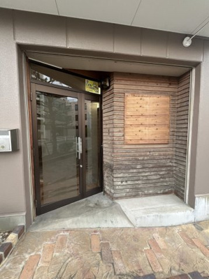 【玄関】 | エスパシオコモド | 写真のうち看板部分は加工しています。
