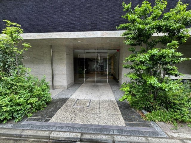 フュージョナル浅草FORESTのエントランス