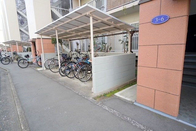 藤沢市辻堂西海岸1丁目　藤沢ニューライフ7号棟の駐輪場|駐輪スペース◇