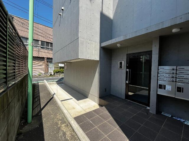 AY MINAMISENJUのロビー
