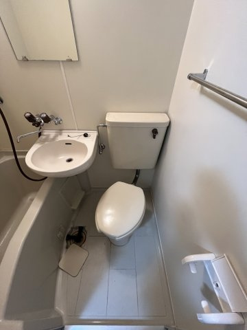 トイレと洗面台はユニットバス内にございます♪