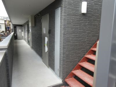 アールグランツ蘆山寺千本のエントランス