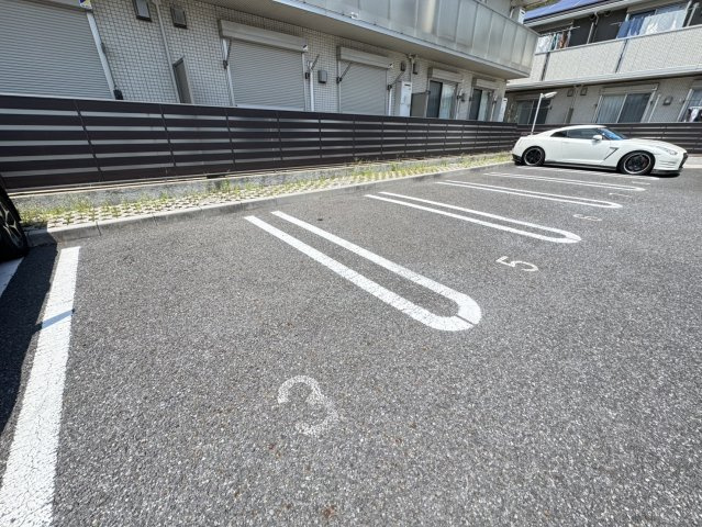 シエル エトワール Aの駐車場