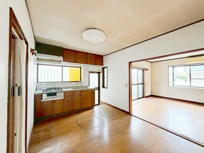 【居間・リビング】 | ◆戸塚区汲沢３丁目　中古戸建◆ | ◆家族みんなが爽やかに健やかに過ごせるように、溢れる光をたっぷり取り込んだリビングダイニング。集いの場、憩いの場としての快適性を求めたやすらぎの空間です！