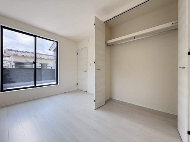LiveleGarden.s小倉南区徳吉東5丁目の洋室|収納付きで、お部屋をすっきりとお使いいただけます。