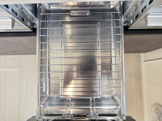 LiveleGarden.s小倉南区徳吉東5丁目のキッチン|グリル付きコンロを採用し、効率よく調理できます。