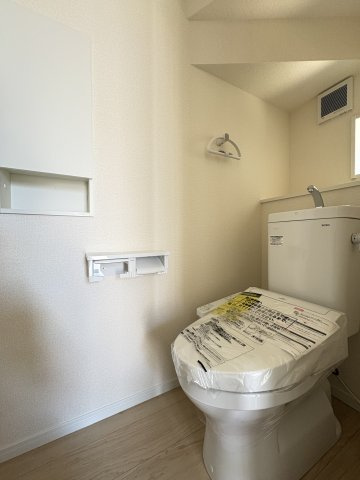 CRADLE GARDEN小倉南区沼緑町第3のその他|温水洗浄便座付きのトイレです。汚れてもサッとひと拭きでお手入れ簡単。節水仕様でしっかり洗浄できます。環境にやさしく、しかも経済的です。