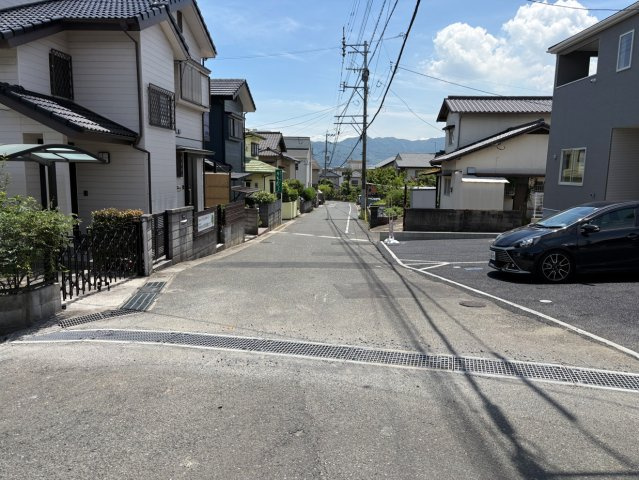 CRADLE GARDEN小倉南区沼緑町第3の前面道路含む現地写真|前面道路幅員約5.31メートルです。