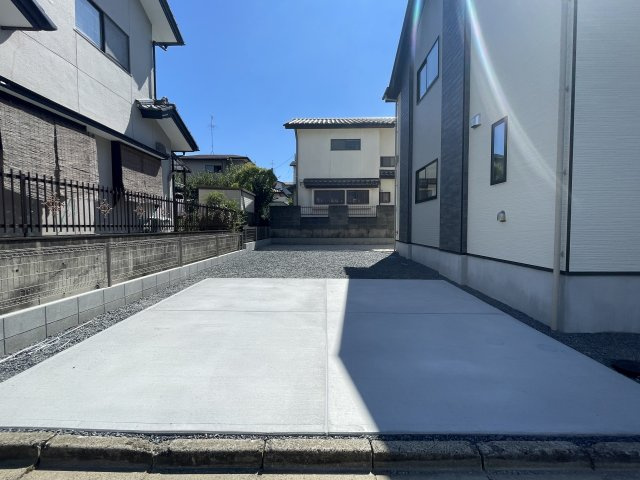 新築戸建・新築建売　須賀川市和田弥六内　須賀川第三小学校・須賀川第三中学校の駐車場|ゆとりのある駐車スペースは3台可能です！（車種による）