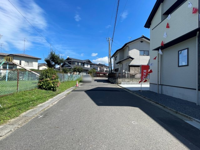 新築戸建・新築建売　須賀川市和田弥六内　須賀川第三小学校・須賀川第三中学校の前面道路含む現地写真|前面道路　北側幅員6.0ｍ公道、西側幅員4.1ｍ公道