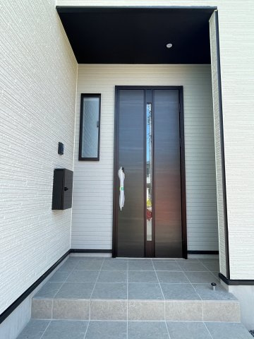 新築戸建・新築建売　須賀川市和田弥六内　須賀川第三小学校・須賀川第三中学校の玄関|モニター付きインターホンで訪問者を確認できるので、防犯対策やプライバシー保護など安心です！