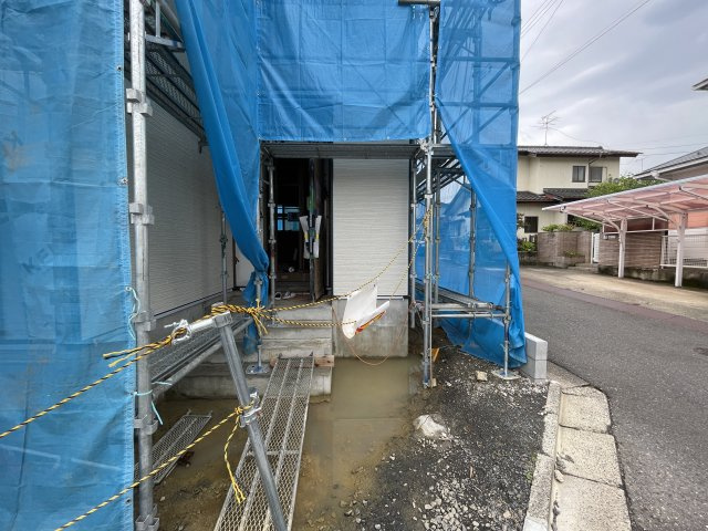 新築戸建・新築建売　須賀川市和田弥六内　須賀川第三小学校・須賀川第三中学校の玄関