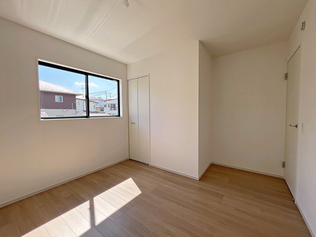 新築戸建・新築建売　須賀川市和田弥六内　須賀川第三小学校・須賀川第三中学校の洋室|シンプルなので様々なテイストのインテリアも合いそうですね！