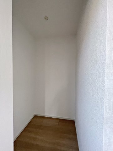 新築戸建・新築建売　須賀川市和田弥六内　須賀川第三小学校・須賀川第三中学校の収納|広々としたWIC収納付きで衣類はもちろん、季節物やアウトドアグッズなどの収納にも便利です！