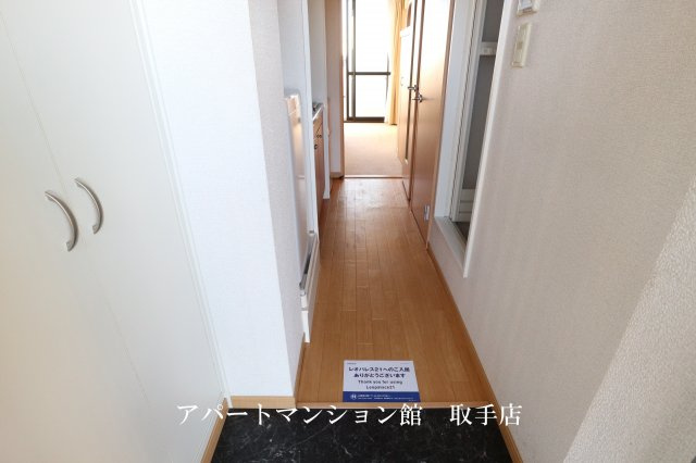 レオパレス天王台の玄関