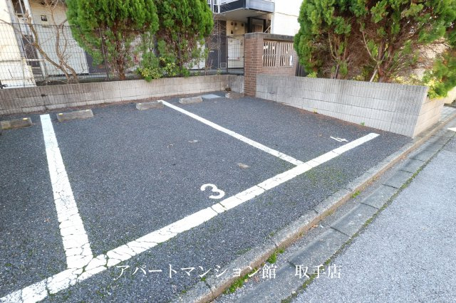 レオパレス天王台の駐車場