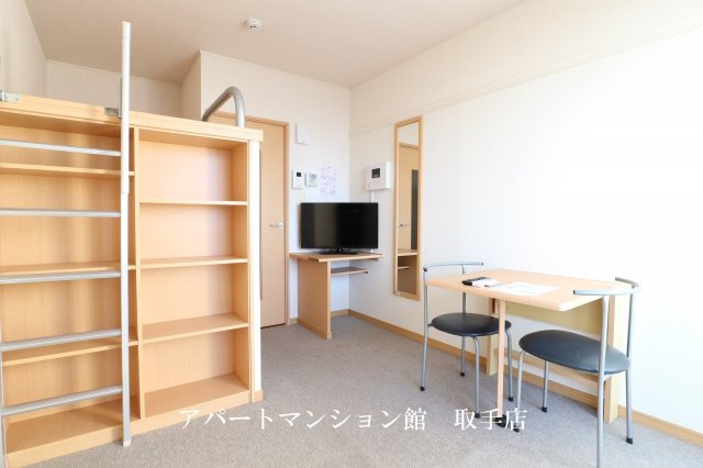 レオパレス天王台の居間・リビング