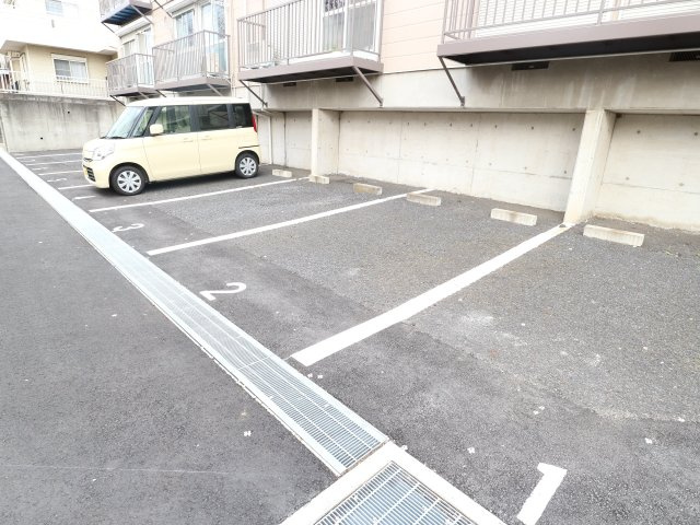 エステート渡辺の駐車場