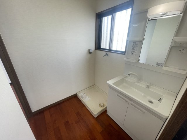 浦添市勢理客（1棟売店舗付きアパート）の独立洗面台|（2階ワンフロア）使いやすい洗面室♪