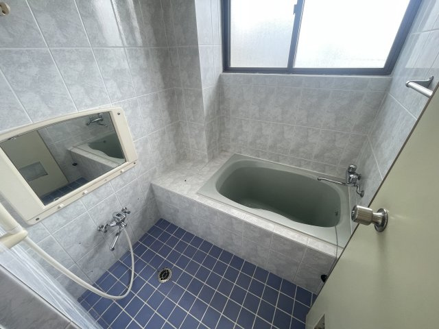 浦添市勢理客（1棟売店舗付きアパート）の浴室|（2階ワンフロア）お風呂で日々の疲れを落としましょう♪