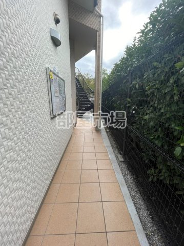 AZEST-RENT町屋のエントランス|共用廊下