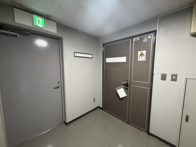 【玄関】 | シャンロック石井 | 5F　貸室入口