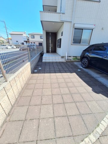 シャルマン南鳩ケ谷のエントランス