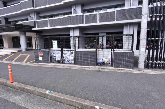 シャトレ大手町N棟の駐車場