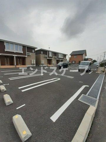 ステラＡの駐車場|高崎、前橋のお部屋探しはエンドスケープまで！お客様の理想お聞かせ下さい♪