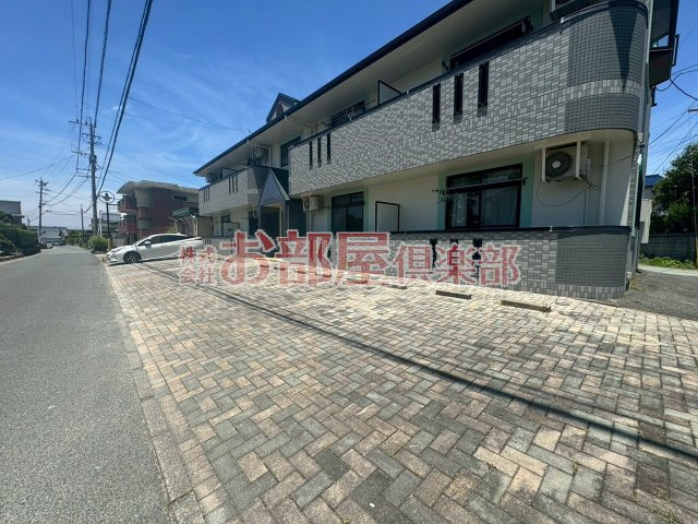 8LEAVESの駐車場|駐車場に車を止められます