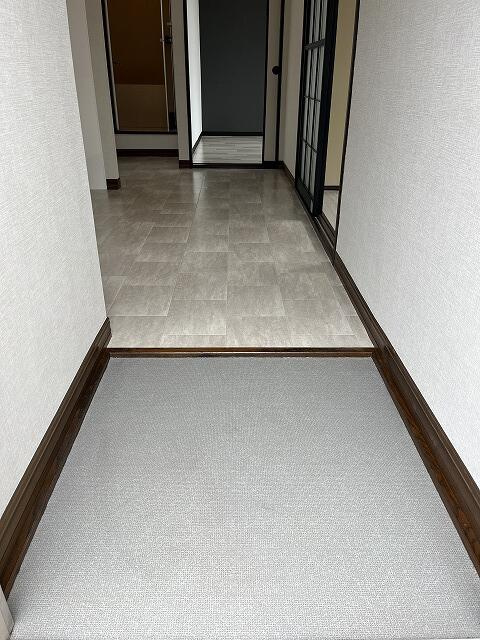 ハイコーポ和名ヶ谷Ｂ棟の玄関