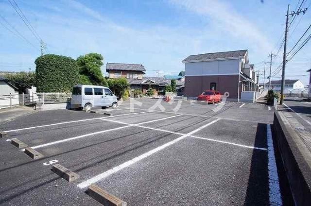 ソレアードＡの駐車場|高崎、前橋のお部屋探しはエンドスケープまで！お客様の理想お聞かせ下さい♪