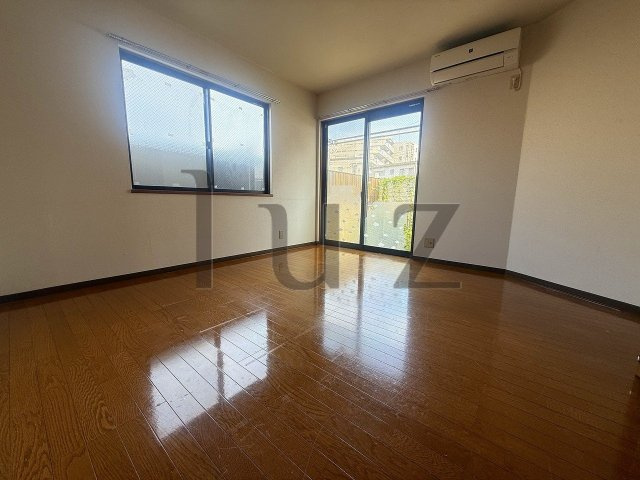 ヴィラ神奈川の寝室|8畳のお部屋です。