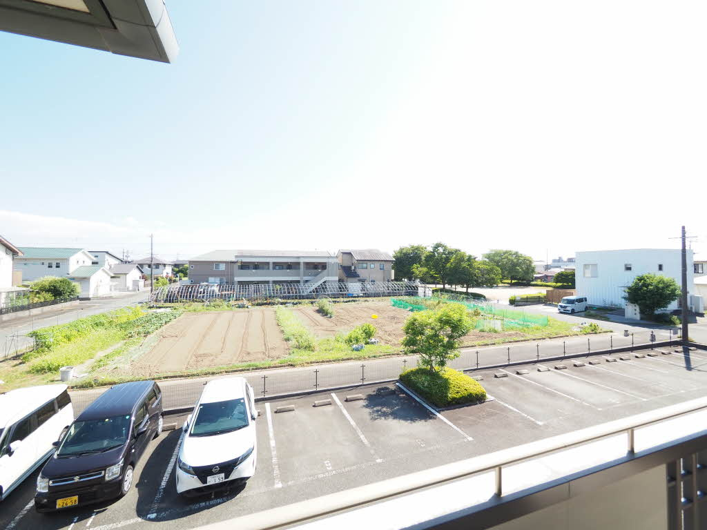シャンティ小森野　Ｂ棟の駐車場|駐車スペースもあります☆