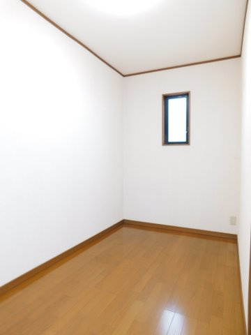 名古屋市西区比良３丁目の中古一戸建の収納|◇納戸◇　　季節物や普段使用しない荷物の収納に便利な約４．０帖の納戸完備！