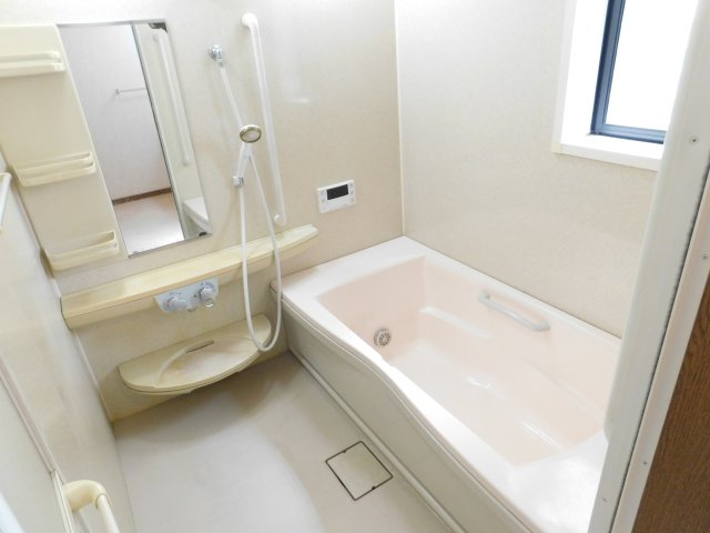名古屋市西区比良３丁目の中古一戸建の浴室|◇浴室◇　　追炊給湯　浴室に窓あり