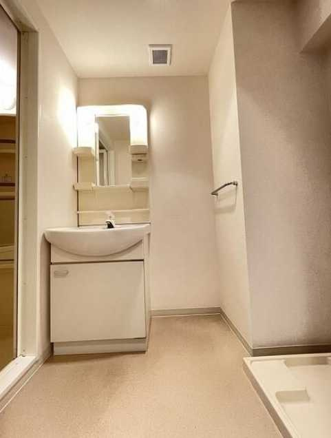 イーストヴァリュー弦巻　角部屋　オートロック　独立洗面台の洗面所