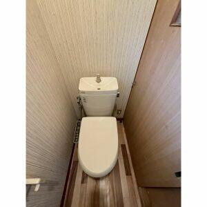 千葉県流山市名都借戸建のトイレ