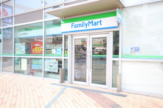 ファミリーマート　京成八幡駅前店まで500m