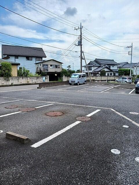 ソレアードＡの駐車場