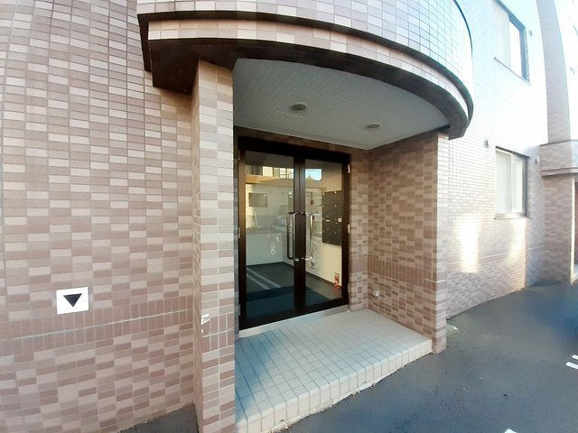 ジュネス元町のエントランス