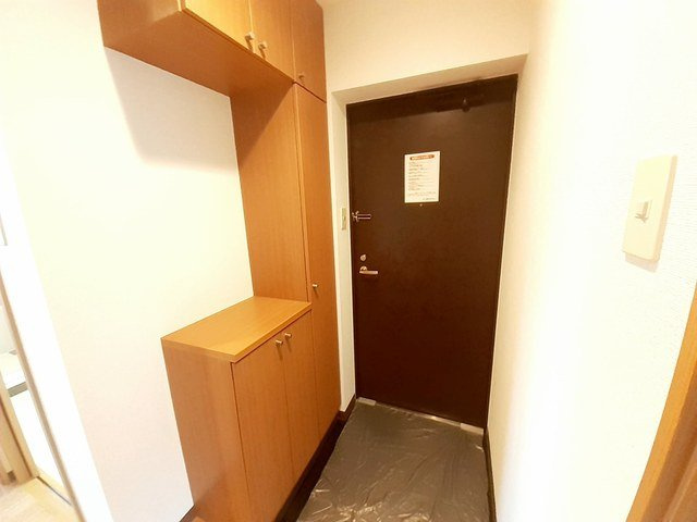 ジュネス元町の玄関