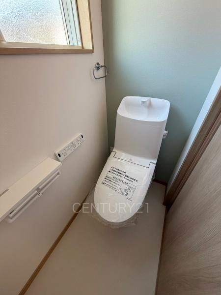 前橋市青柳町中古住宅のトイレ|温水シャワー洗浄機能付きです。