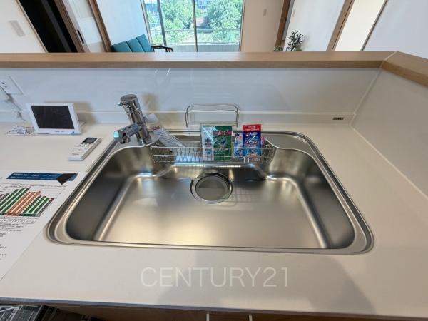 前橋市青柳町中古住宅のキッチン|浄水器付きです。