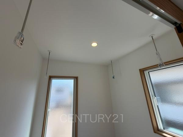前橋市青柳町中古住宅の独立洗面台|室内干しに便利なランドリールーム
