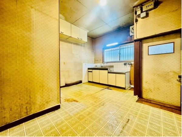 寝屋川市 太秦桜が丘　中古 一戸建ての居間・リビング