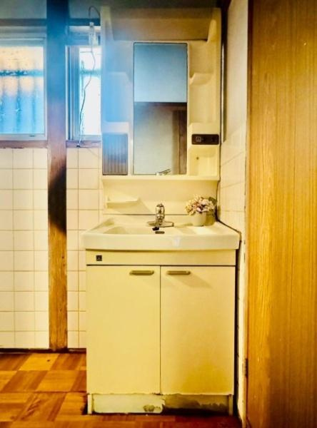 寝屋川市 太秦桜が丘　中古 一戸建ての独立洗面台