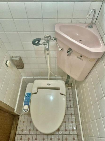 寝屋川市 太秦桜が丘　中古 一戸建てのトイレ