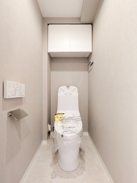 ナイスアーバン横濱蒔田のトイレ|清潔感のある内装のすっきりとしたデザインのトイレです。
水周りが綺麗だと安心ですね。
